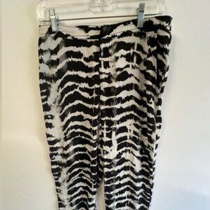 GUESS LOS ANGELES WOMEN’S PANTS  ZEBRA BLACK & WHITE PRINT. SIZE 10 CUFFED LEGS